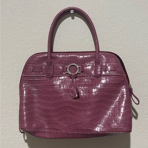 Elegant Crocodile-Embossed Burgundy Handbag